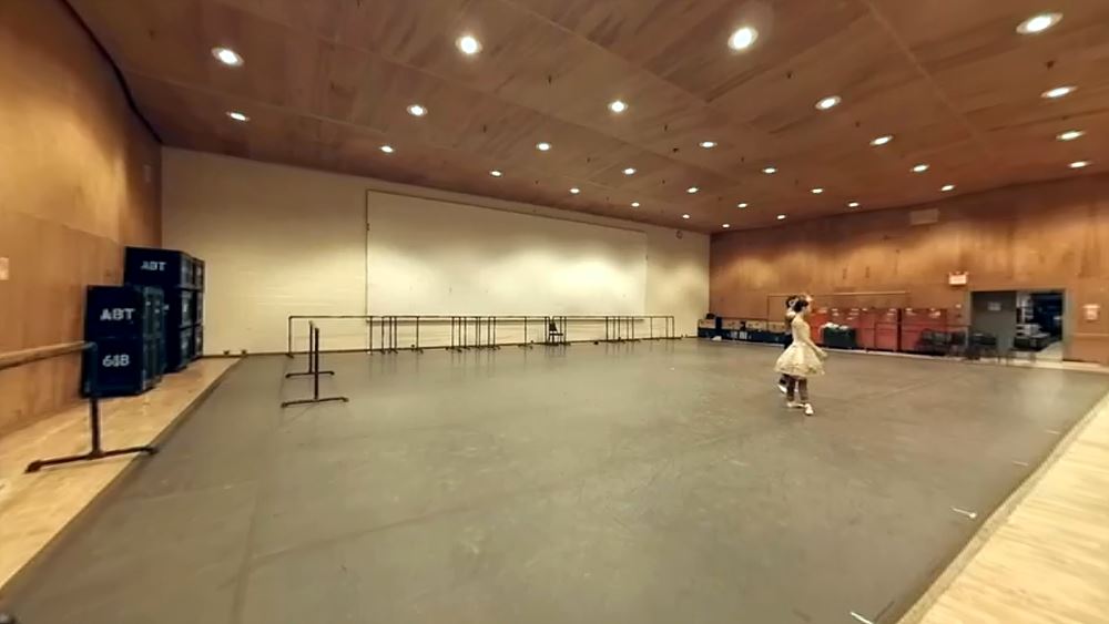 [그림 3] 월스트리트 저널의 VR 콘텐츠 영상(Behind the Scenes With a Ballerina at Lincoln Center) / 출처 : wsj.com/articles