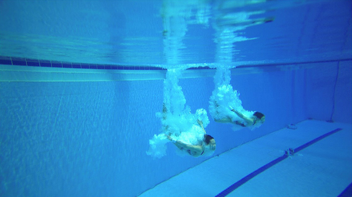 그림 2. 이번 대회에서 처음 도입된 울트라 모션 피코 폴캠(Ultramotion PICO Polecam)의 영상. 방수와 슬로우 기능을 갖추고 있어 다이빙 입수 장면을 생동감 있게 포착할 수 있었습니다. 경영, 다이빙, 아티스틱 수영, 하이다이빙에 사용됐습니다.