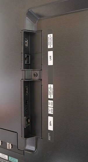 LG OLED Pro 65EP5Q-BQ 후면 인터페이스 부분