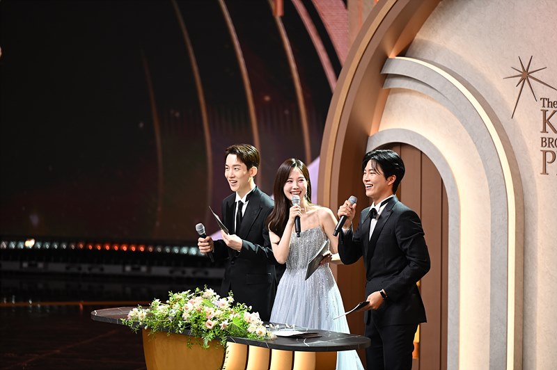 KBS, MBC, SBS의 아나운서가 함께 진행을 맡았던 한국방송대상 시상식
