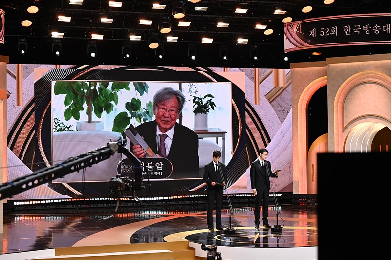 진행자 부문 개인상 배우 최불암