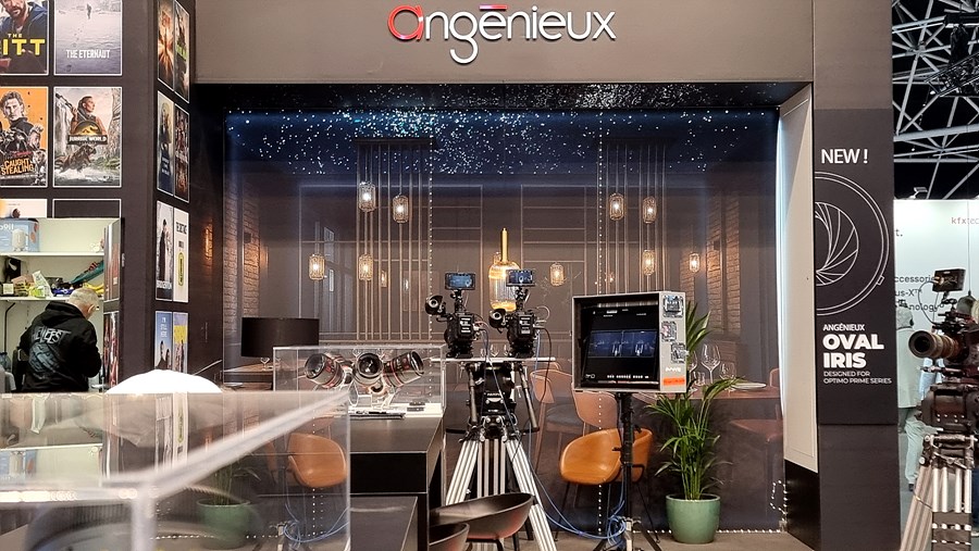 Angenieux 사에서 고급 Lens와 Camera에 연결해 전시한 LVM-243W의 모습. 출시된 지 오래된 제품이지만, 화질에는 전혀 문제없다는 Comment를 들을 수 있었다.