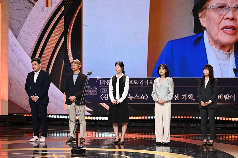시사보도 부문 작품상 수상자들