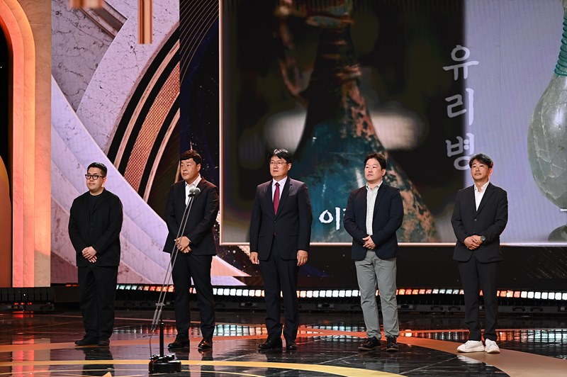 다큐멘터리 부문 작품상 수상자들