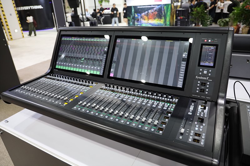 Solid State Logic의 System T S400
