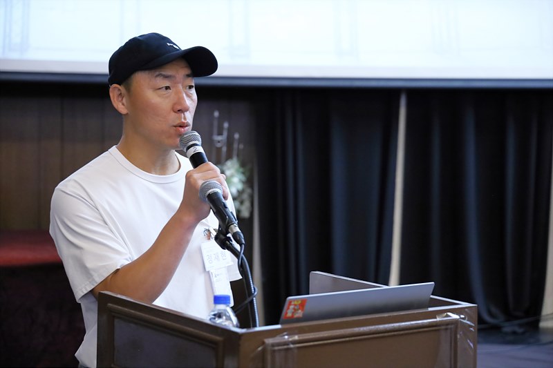 컨퍼런스 진행을 맡은 정재현 GS홈쇼핑 조명감독