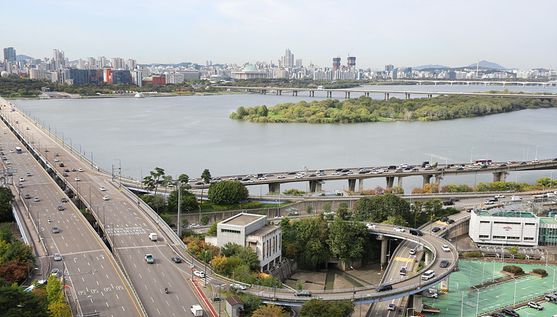 BBS 사옥 16층에서 바라본 마포대교와 강변북로 전경