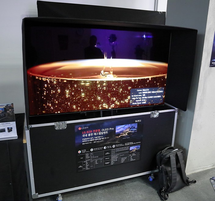에스엘알렌트에서 개발한 OLED Pro의 전자동 리프트 하드케이스