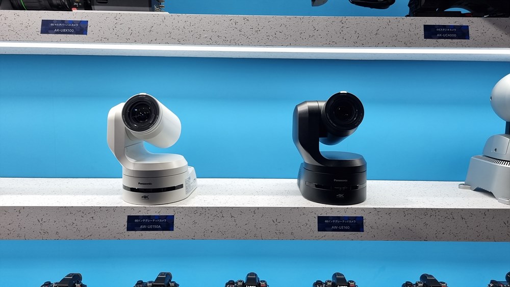 신제품 AW-UE150A를 비롯한 카메라 전시