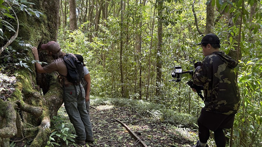 EOS R50 V로 촬영 중인 현장